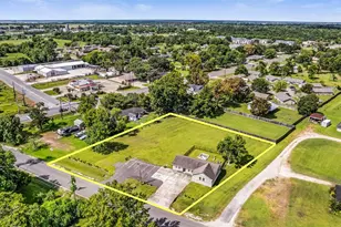 902 Waco St, Dayton, TX 77535 - Photo 35