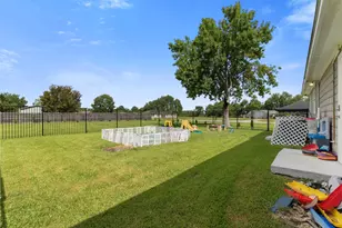 902 Waco St, Dayton, TX 77535 - Photo 33
