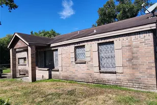 1024 North Ln, Houston, TX 77088 - Photo 3