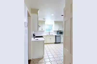 5617 SW Flack Drive, Houston, TX 77081 - Photo 5