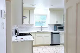 5617 SW Flack Dr, Houston, TX 77081 - Photo 5