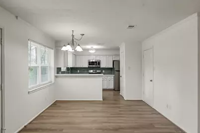 212 Oxford Drive, Conroe, TX 77303 - Photo 9