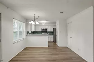 212 Oxford Dr, Conroe, TX 77303 - Photo 9