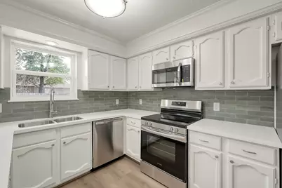 212 Oxford Drive, Conroe, TX 77303 - Photo 11