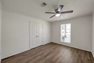 212 Oxford Dr, Conroe, TX 77303 - Photo 17