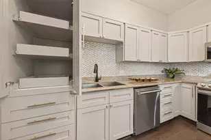 204 Marshall St, Houston, TX 77006 - Photo 13