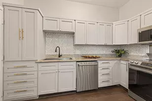 204 Marshall St, Houston, TX 77006 - Photo 3
