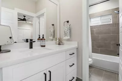 5208 Pinemont Creek Lane, Houston, TX 77018 - Photo 33