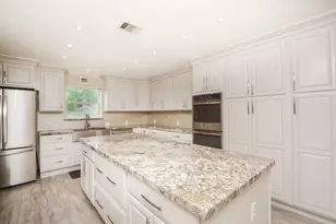 547 Sandra Ct, Conroe, TX 77302 - Photo 13