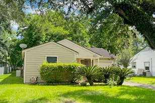 632 Kyle St, Angleton, TX 77515 - Photo 21