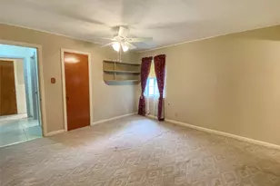 632 Kyle St, Angleton, TX 77515 - Photo 11