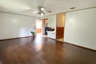 632 Kyle St, Angleton, TX 77515 - Photo 5