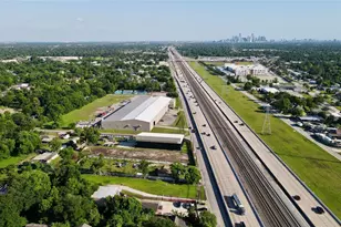 9944 E Hardy Rd, Houston, TX 77093 - Photo 41