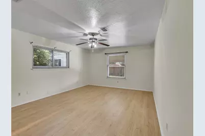 32 Sarita Road, Angleton, TX 77515 - Photo 11