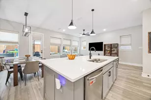 10974 Hewitt Cliff Ln, Houston, TX 77043 - Photo 11