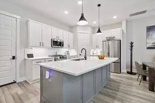 10974 Hewitt Cliff Ln, Houston, TX 77043 - Photo 5
