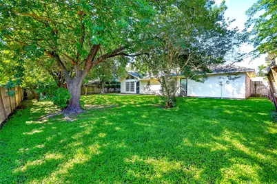 15207 Pleasant Valley Road, Houston, TX 77062 - Photo 37