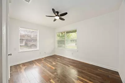 6043 Lyndhurst Drive, Houston, TX 77033 - Photo 15