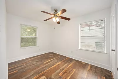 6043 Lyndhurst Drive, Houston, TX 77033 - Photo 17