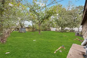 6043 Lyndhurst Dr, Houston, TX 77033 - Photo 23