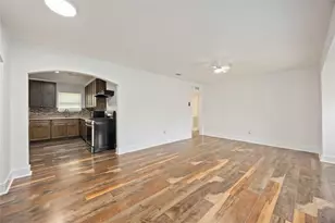 6043 Lyndhurst Dr, Houston, TX 77033 - Photo 7