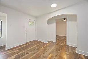 6043 Lyndhurst Dr, Houston, TX 77033 - Photo 3