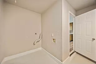 6043 Lyndhurst Dr, Houston, TX 77033 - Photo 19