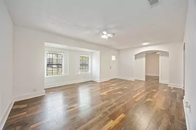 6043 Lyndhurst Drive, Houston, TX 77033 - Photo 5