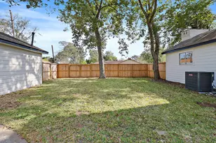 200 Scott St, Baytown, TX 77520 - Photo 23