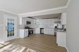 200 Scott St, Baytown, TX 77520 - Photo 5