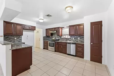 11202 Lockwood Dr, Houston, TX 77044 - Photo 5