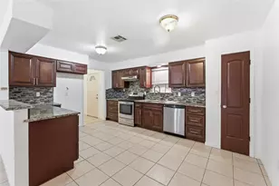 11202 Lockwood Dr, Houston, TX 77044 - Photo 5