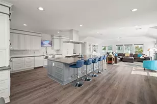 242 Isles End Rd, Tiki Island, TX 77554 - Photo 3