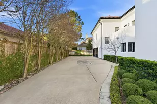 8614 Pasture View Ln, Houston, TX 77024 - Photo 43