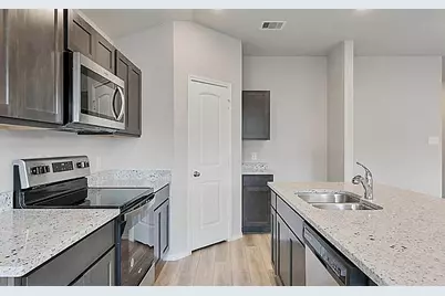 217 Rockbridge Drive, Huntsville, TX 77340 - Photo 5