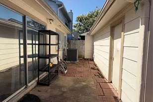 6373 S Briar Bayou Dr, Houston, TX 77072 - Photo 29
