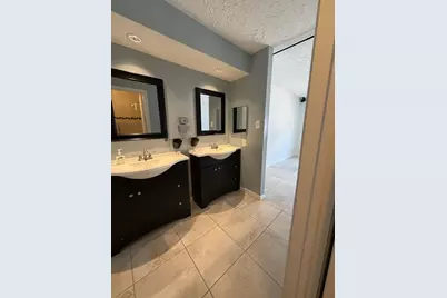 6373 S Briar Bayou Drive, Houston, TX 77072 - Photo 33