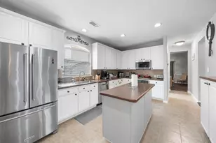6 W Prairie Dawn Cir, The Woodlands, TX 77385 - Photo 9