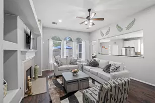 6 W Prairie Dawn Cir, The Woodlands, TX 77385 - Photo 7