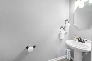 6 W Prairie Dawn Cir, The Woodlands, TX 77385 - Photo 11