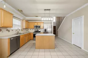 1839 Manor Dr, Baytown, TX 77521 - Photo 9