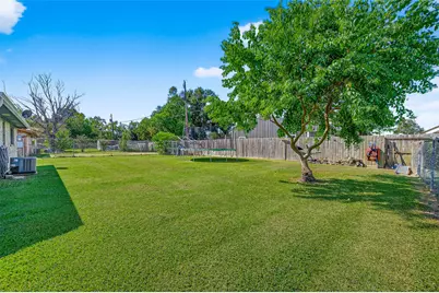 229 Austin Street, Angleton, TX 77515 - Photo 33