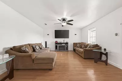 229 Austin Street, Angleton, TX 77515 - Photo 5