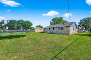 229 Austin St, Angleton, TX 77515 - Photo 35