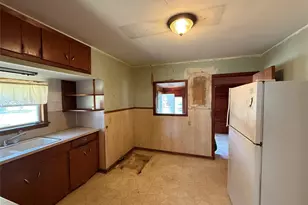 303 5th St, Louise, TX 77455 - Photo 9