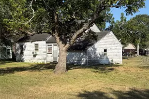 303 5th St, Louise, TX 77455 - Photo 27