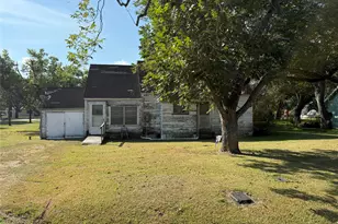 303 5th St, Louise, TX 77455 - Photo 3