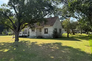 303 5th St, Louise, TX 77455 - Photo 5
