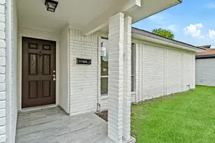 11823 S Willow Cir, Houston, TX 77071 - Photo 5