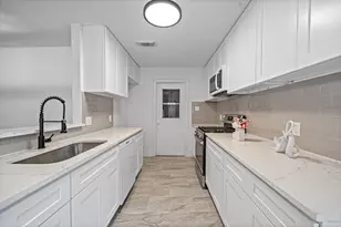 11823 S Willow Cir, Houston, TX 77071 - Photo 15